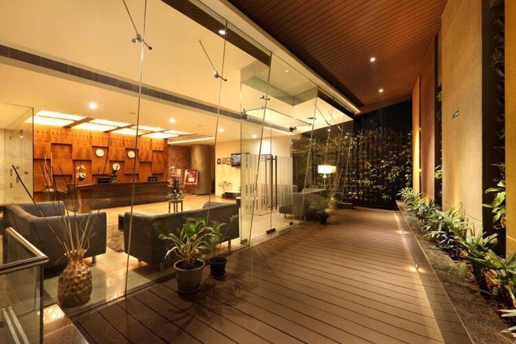 Icon Business Hotel By Bhagini Bangalore Extérieur photo